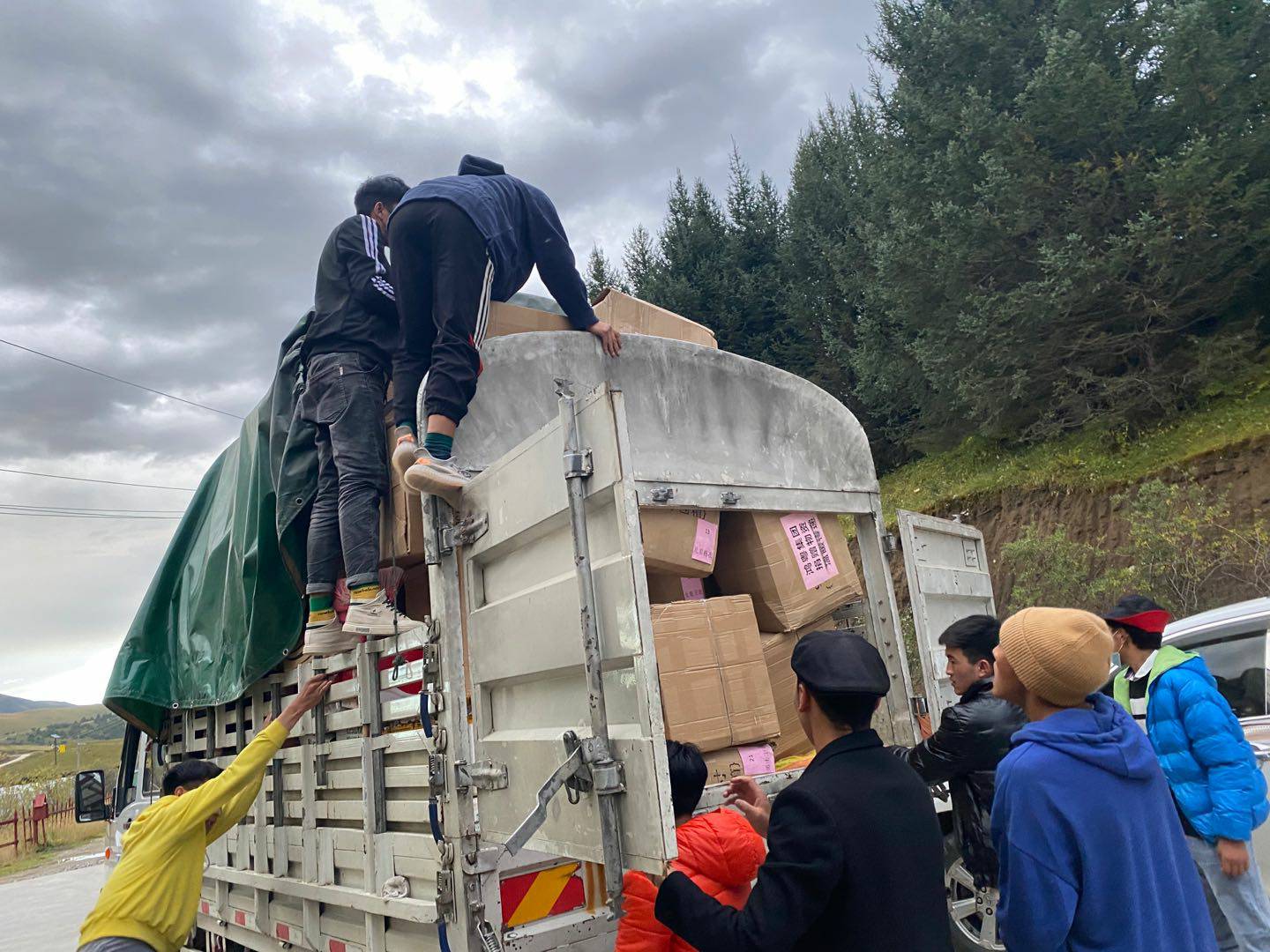 开云手机站官方版网站登录入口-开云(中国)公益回顾丨家国同欢月同圆 温暖满载甘孜州(图5)