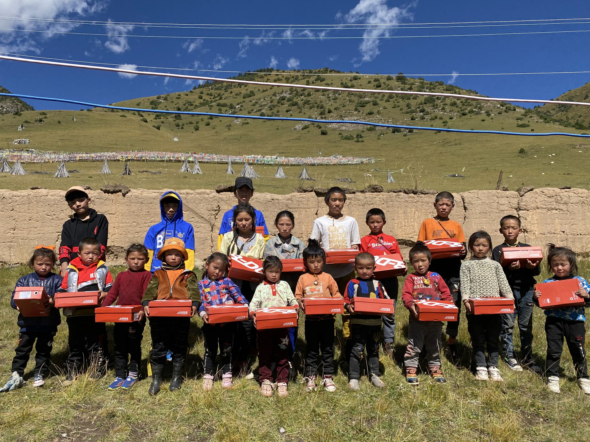 开云手机站官方版网站登录入口-开云(中国)公益回顾丨家国同欢月同圆 温暖满载甘孜州(图13)